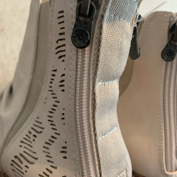 Blowfish Booties Cream Ankle Boots size 11 Vegan New - Picture 9 of 16